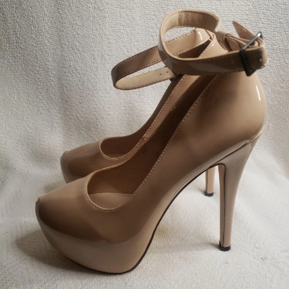 Nude platform pumps size 8.5(39) heel height 5.5"